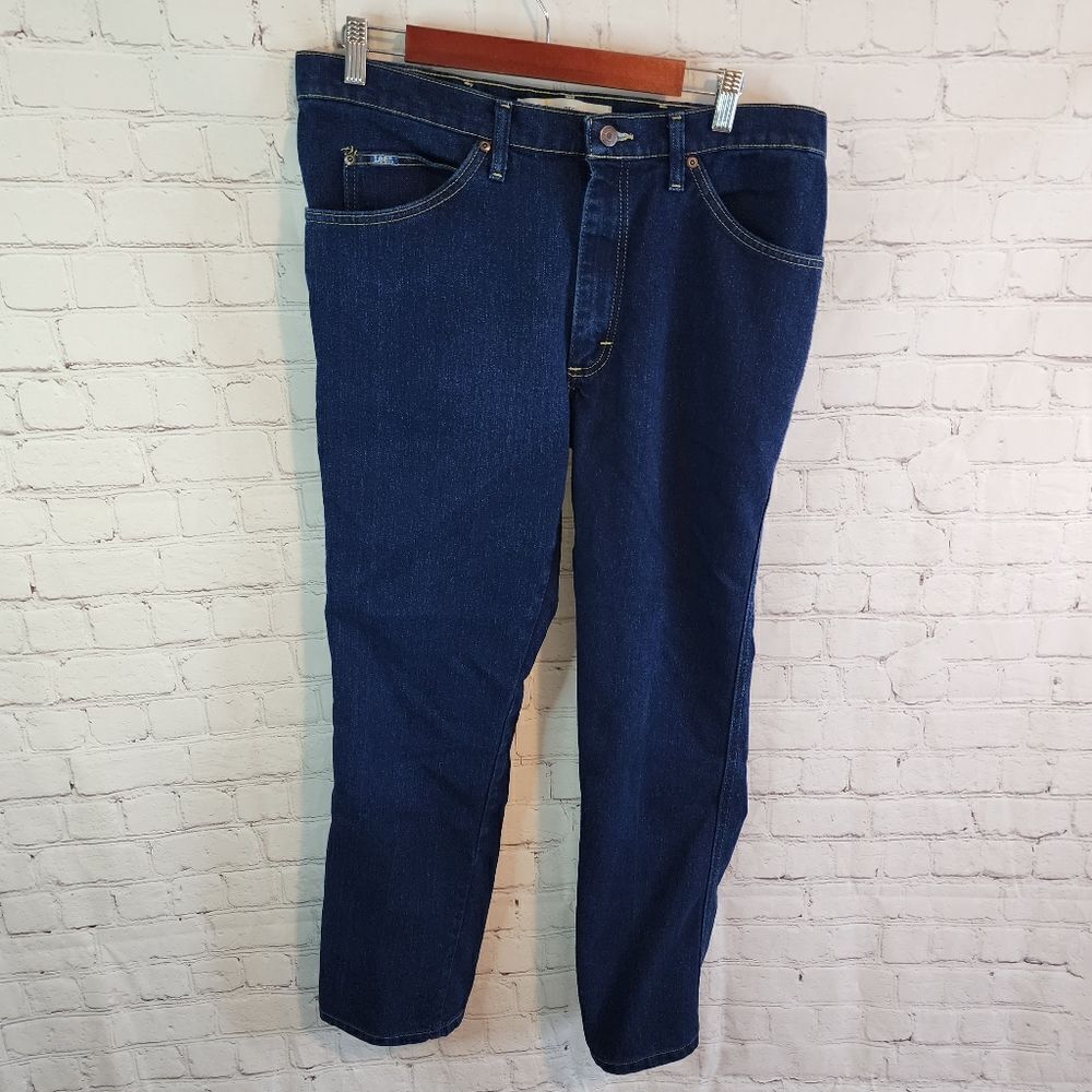 Men's Lee relaxed straight jeans, size 36 x 30
